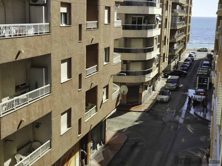 Spacious flat in Playa de los Locos with a large terrace.. - 2