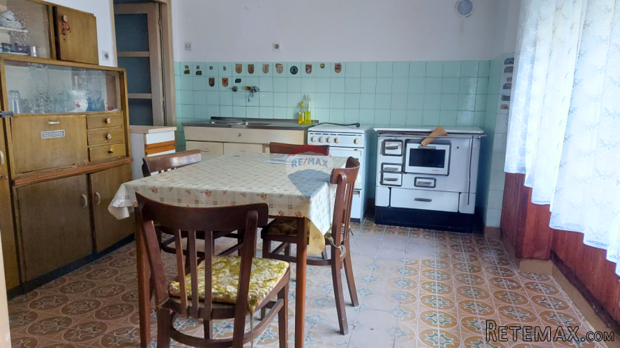 Klana, Studena - obiteljska kuća sa dvije gospodarske zgrade - 3