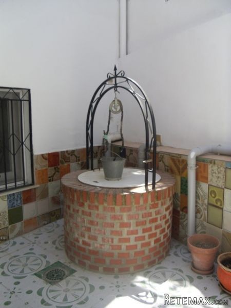 5 bedroom, 2 bathroom Semi-detached.. - 2