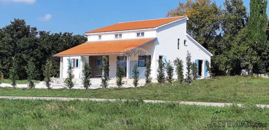 KUĆA S BAZENOM IZMEĐU KANFANARA I ŽMINJA