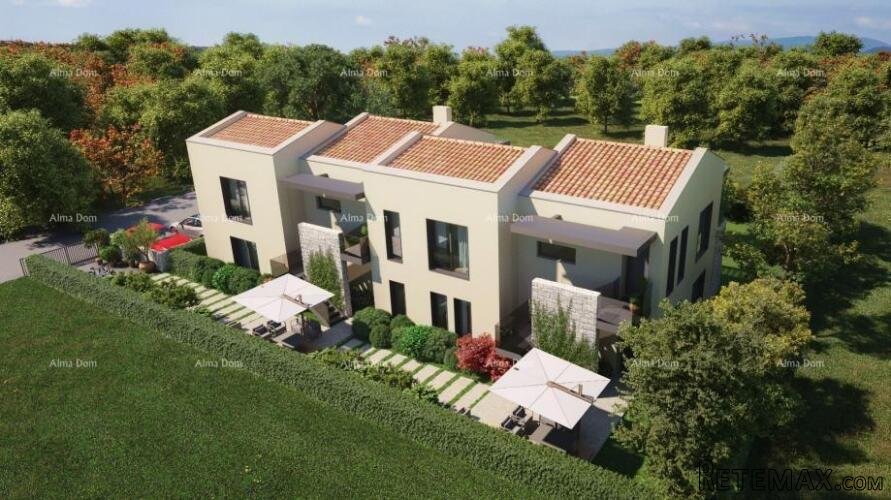 Poreč – stan s terasom i dvorištem.