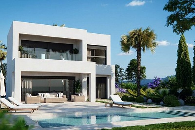 4 Bed Villa with Private Pool, Solarium..