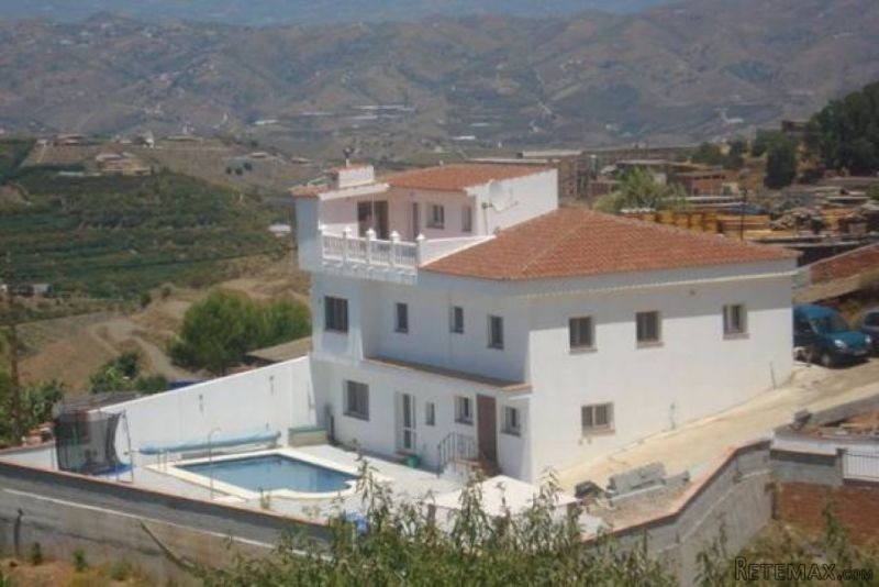 5 bedroom, 2 bathroom Villa, (build 250..