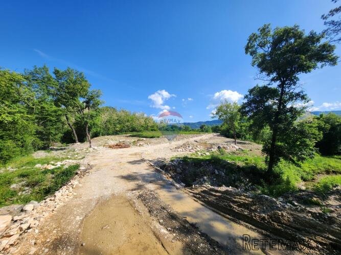 Istra, Buzet - 15ha, zemljište u prenamjeni - 2
