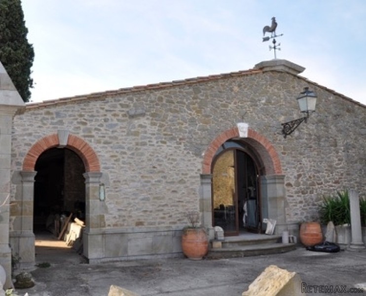 Magnificent Renovated Wine Cellar With.. - 2