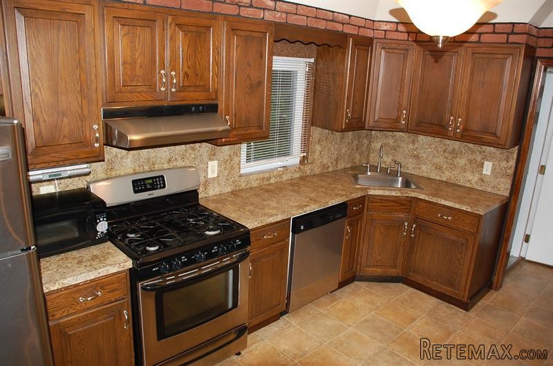 3 bedroom House For Sale: 123 Rose Hill.. - 2