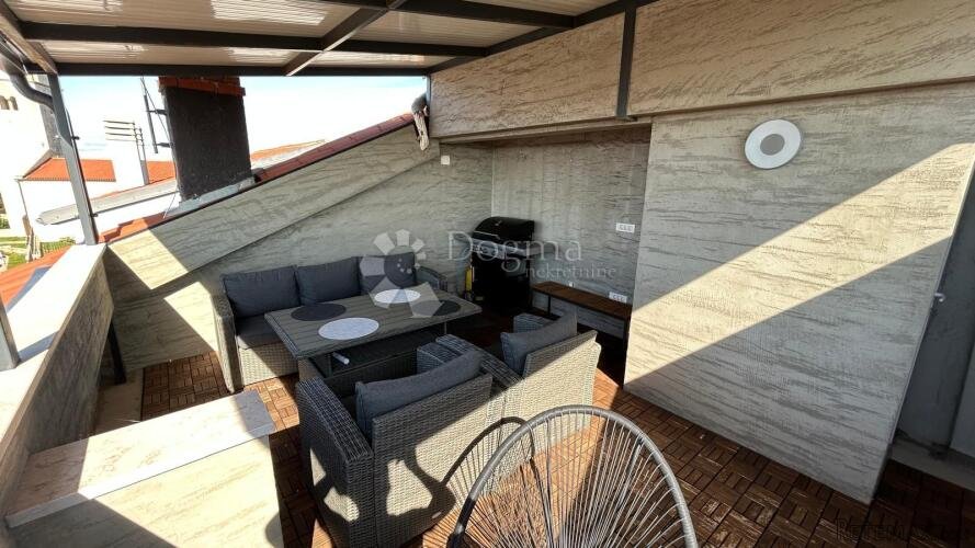 PREDIVNA RENOVIRANA KUĆA 160M2 - Šišan - 3