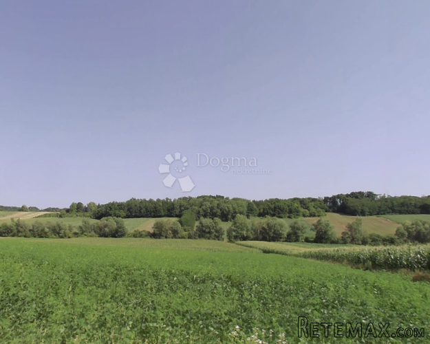Poljoprivredno zemljište 3,7 ha – Pogančec