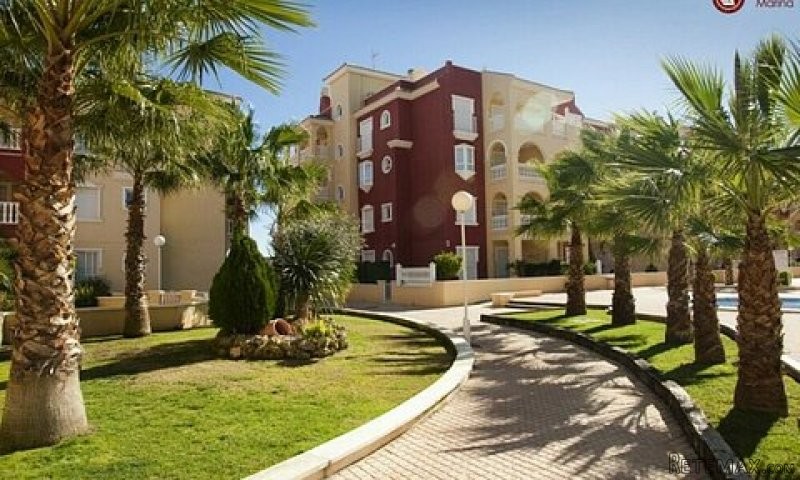 3 Bed Luxurious Garden Apartment.. - 2