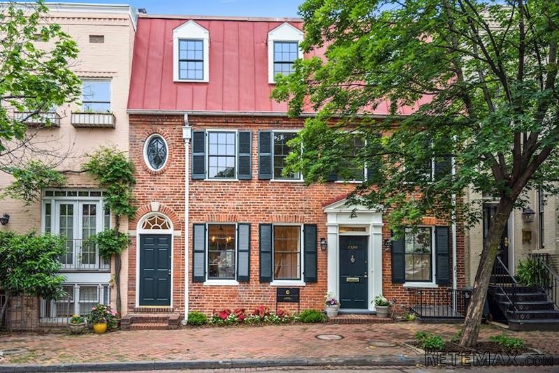5 bedroom Town House For Sale: 1320..