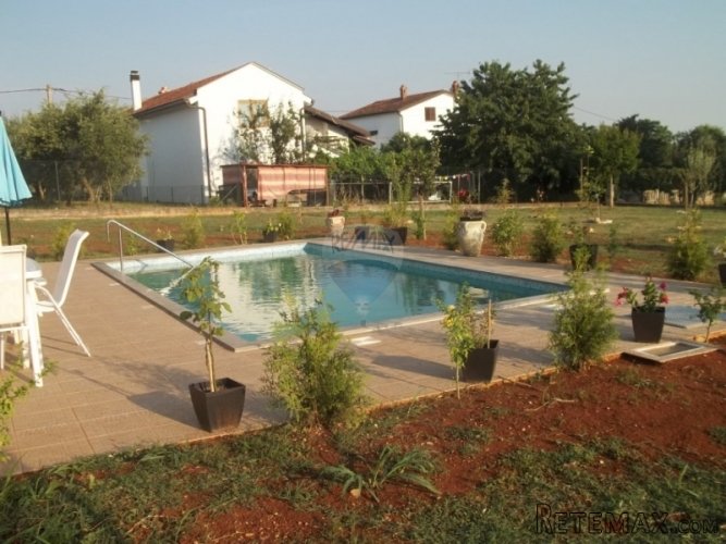 Umag, kuća sa 6 apartmana i bazenom - 5