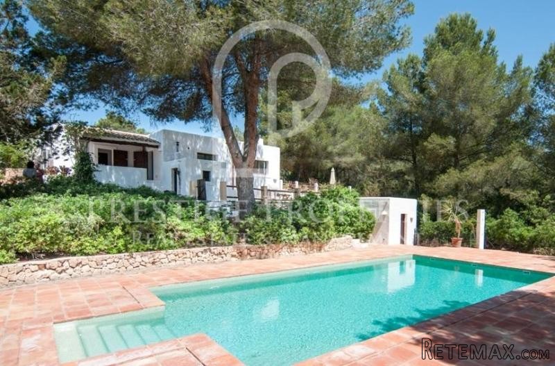 Large property with two houses near..