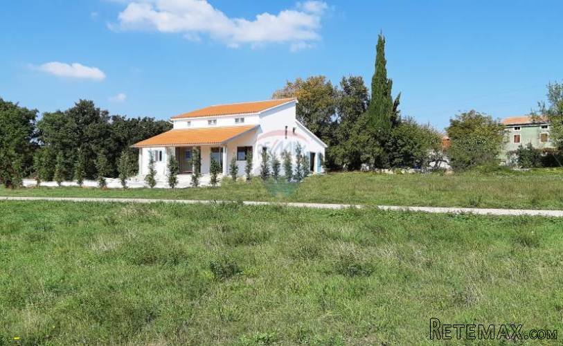 KUĆA S BAZENOM IZMEĐU KANFANARA I ŽMINJA - 2