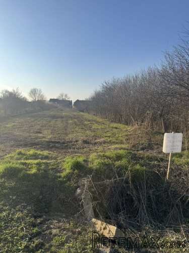 Prodajem plac u Moroviću-Šid - 2