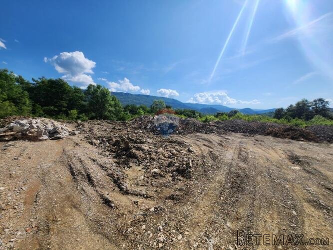 Istra, Buzet - 33 ha, zemljište u prenamjeni - 3