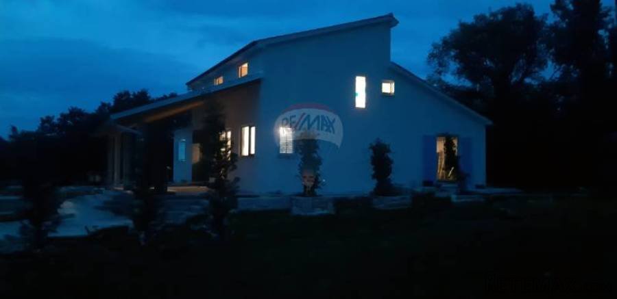 KUĆA S BAZENOM IZMEĐU KANFANARA I ŽMINJA - 3