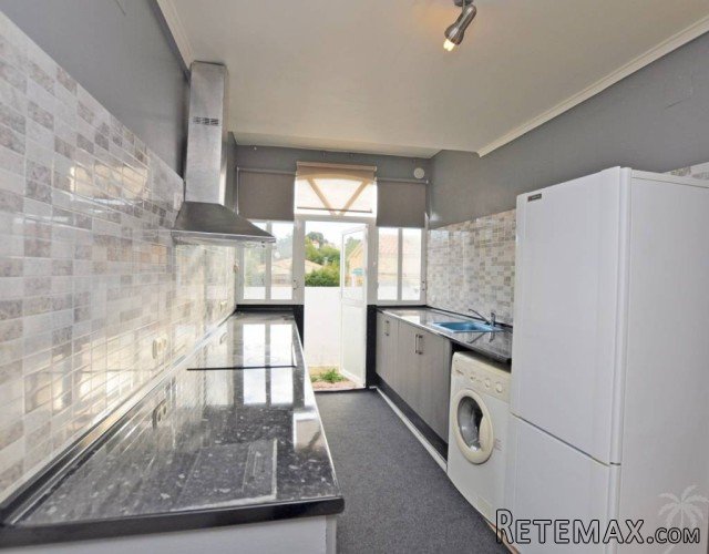 This nice villa is situated in a quiet area of ​​the urb.. - 4