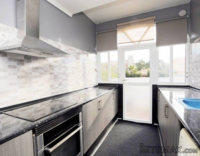 This nice villa is situated in a quiet area of ​​the urb.. - 5