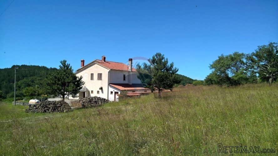 Grožnjan, veliko imanje od 80 000 m2