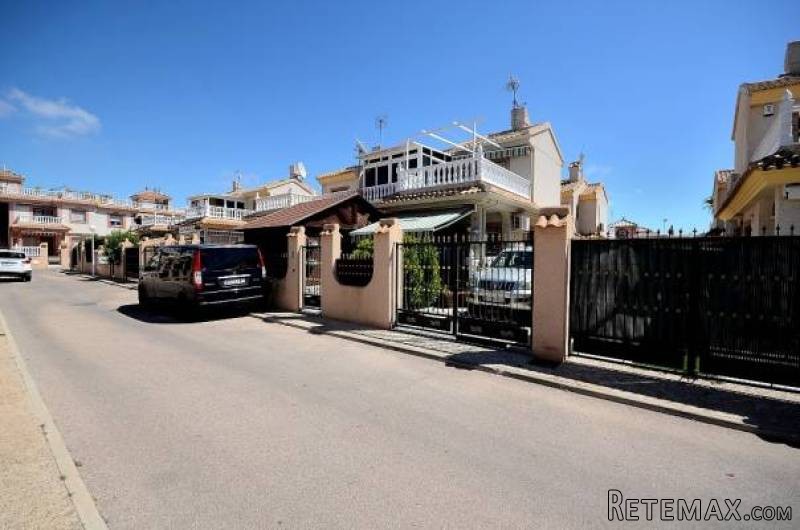 3 Bedroom 2 Bathroom Villa In Playa..