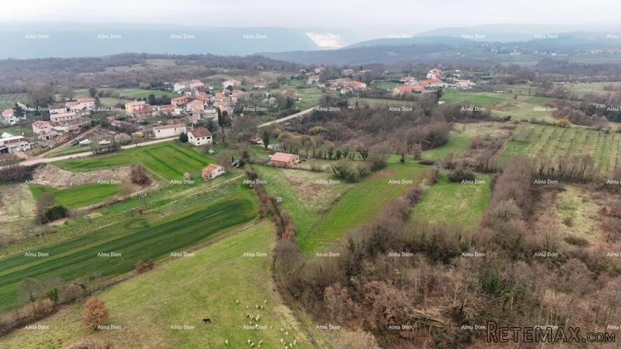 Građevinsko zemljište sa pravomoćnom dozvolom!