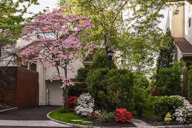 2 bedroom House For Sale: 51 Waterside..