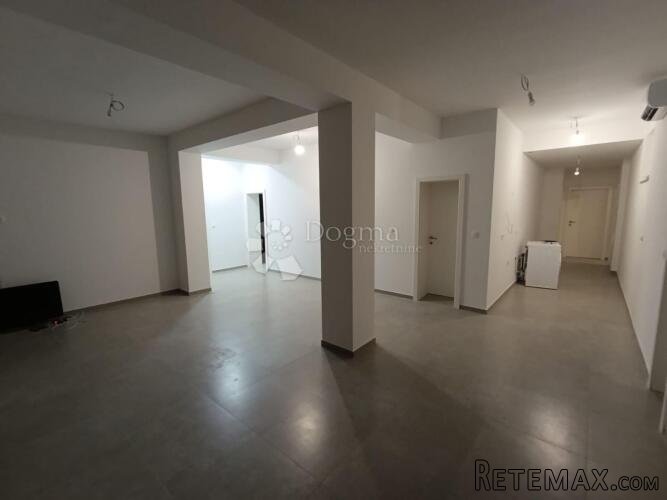 Prostrani apartman u Mandrama - 2