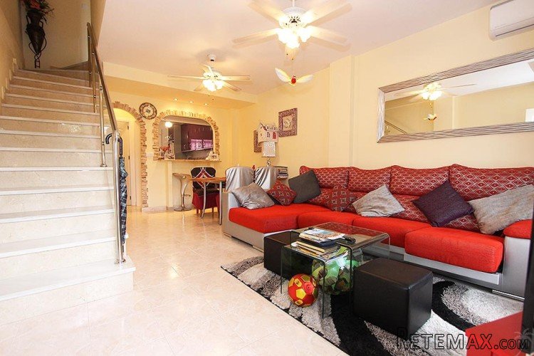 This triplex family home is located in La Florida in the.. - 2