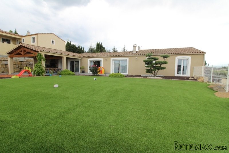 3 Bedrooms - Villa -..
