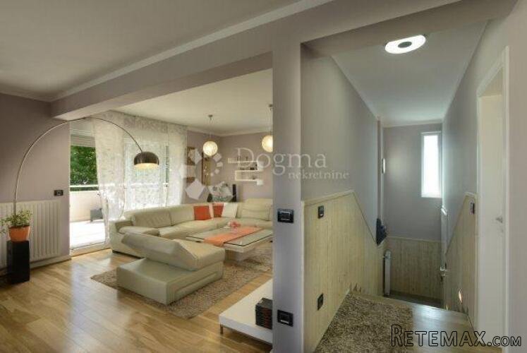 Predivan penthouse u centru Dugog Sela - 3