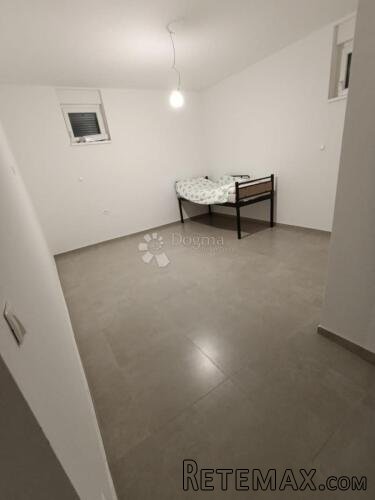 Prostrani apartman u Mandrama - 3