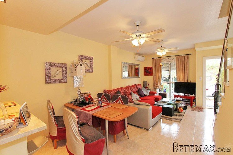 This triplex family home is located in La Florida in the.. - 3