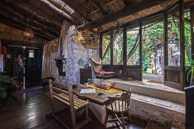 A unique old townhouse full of charm and character which.. - 5
