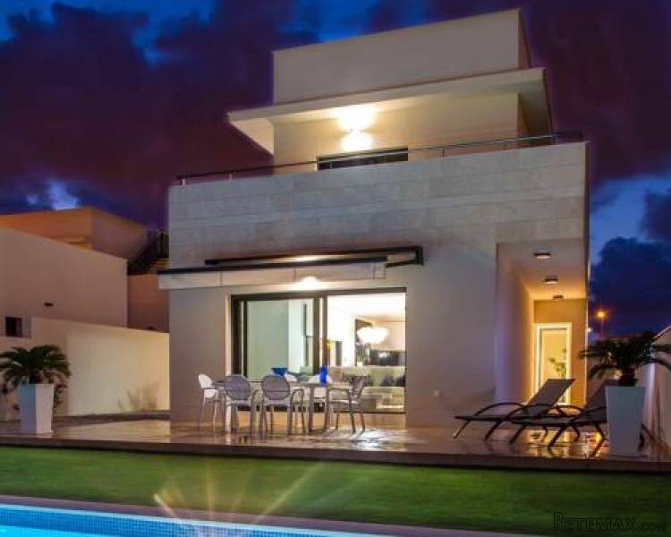3 Bedroom 2 Bathroom Villa In.. - 2