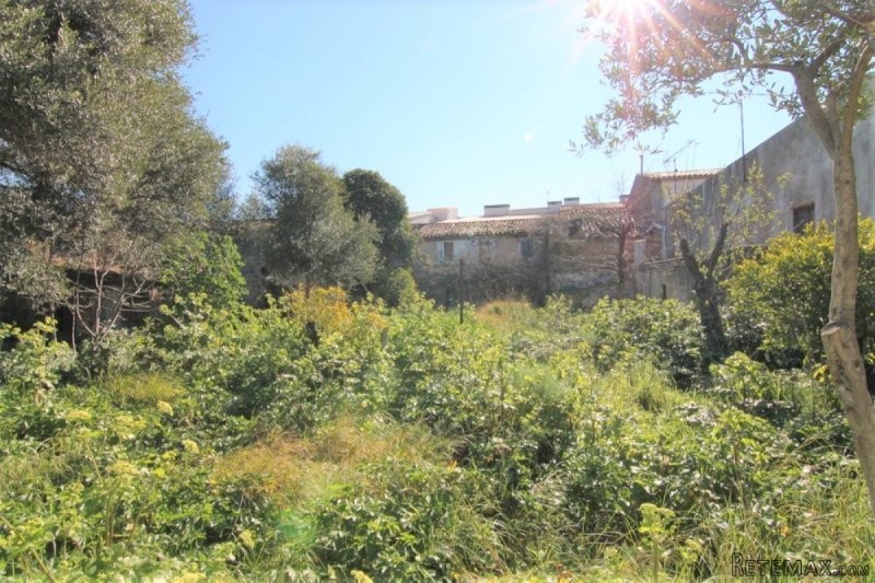 House to reform on large urban plot in.. - 2