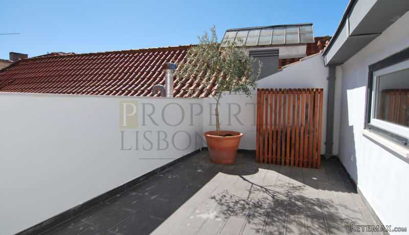 Lisbon Building with 8 luxurious..