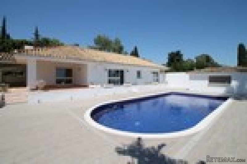 5 Bedrooms - Villa - Malaga - For Sale
