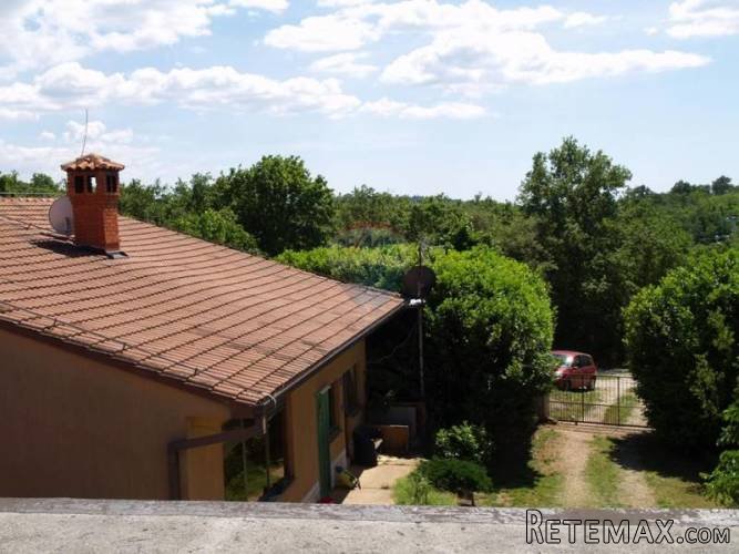 OBITELJSKO IMANJE SA DVIJE KUĆE NA OKUĆNICI OD 3676 M2 - 2