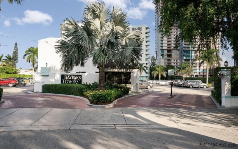 2 bedroom Flat For Sale: 3301 NE 5th..