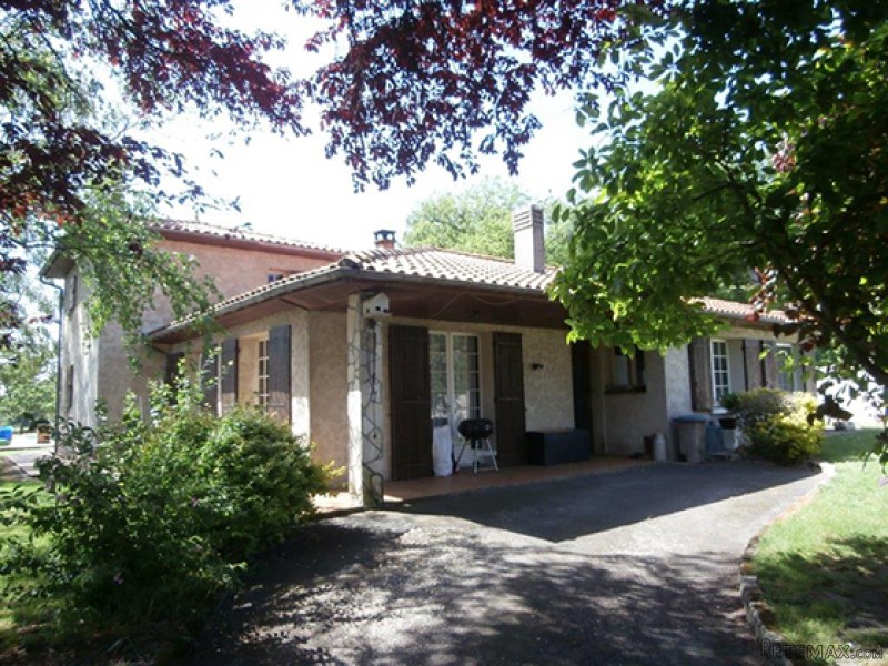 Contemporary House To Update With.. - 2