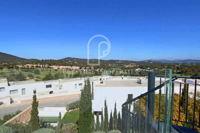 Modern terraced house with large..