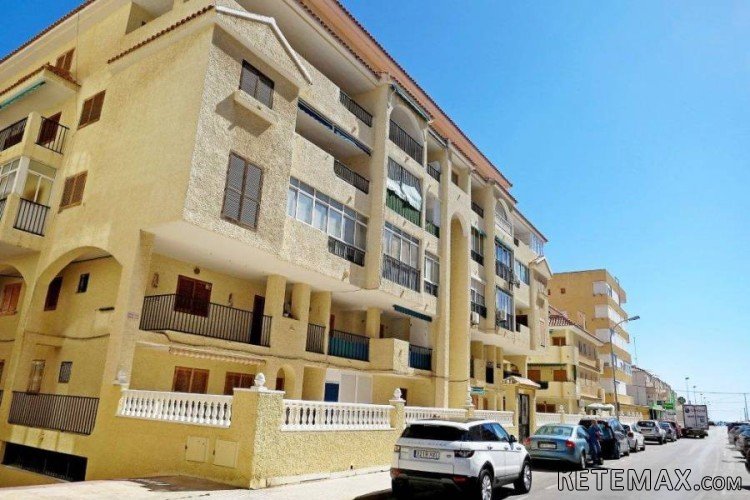 This cozy apartment on the 4th floor is a stone's throw.. - 2