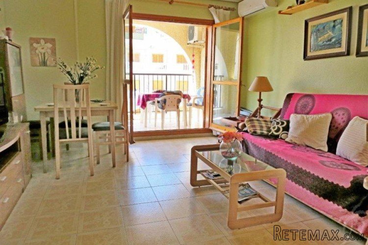 This cozy apartment on the 4th floor is a stone's throw.. - 3