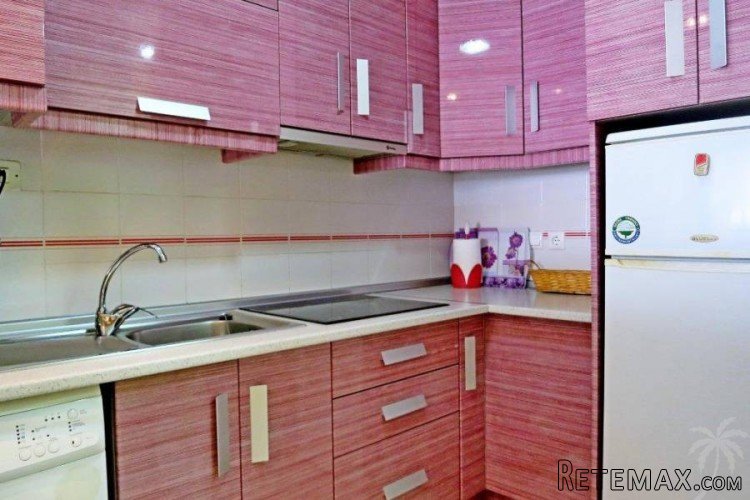 This cozy apartment on the 4th floor is a stone's throw.. - 4