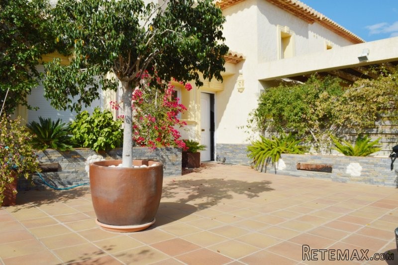 Well presented 5 bedroom semi detached.. - 2