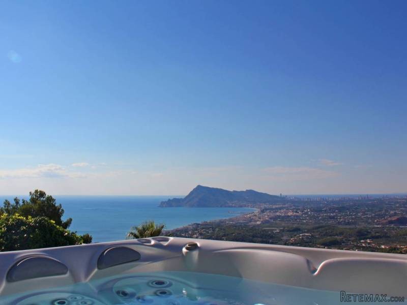 Luxury new 3 bedroom apartment for sale..