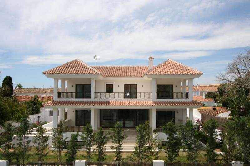 5 Bedrooms - Villas - Malaga - For Sale