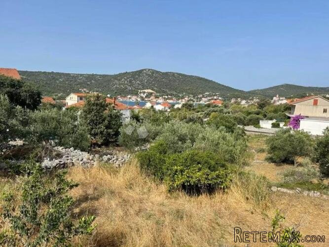 Građevinsko zemljište u Vinišću, 915 m2, 300m od mora - 2