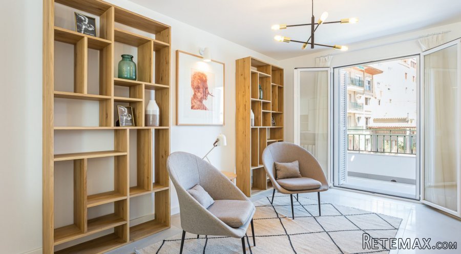 This renovated beautiful property offers a surface area.. - 2