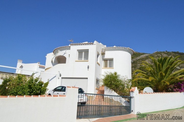 Modern, detached south facing villa with fabulous views.. - 3